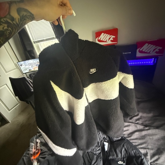 Nike Black and White Sherpa Jacket - Picture 1 of 9